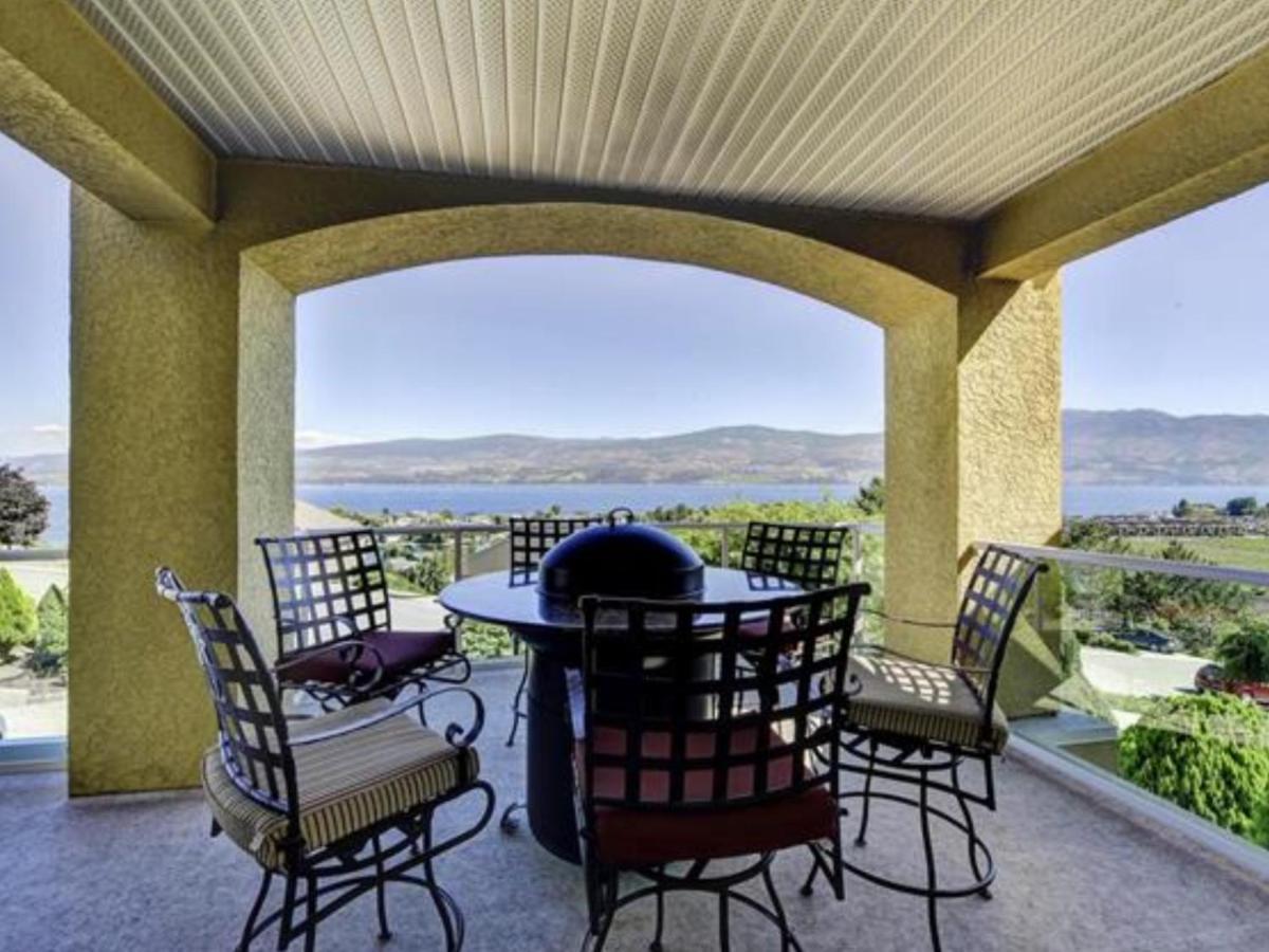 Lake View Yellow House By Winary Resort West Kelowna Exterior photo